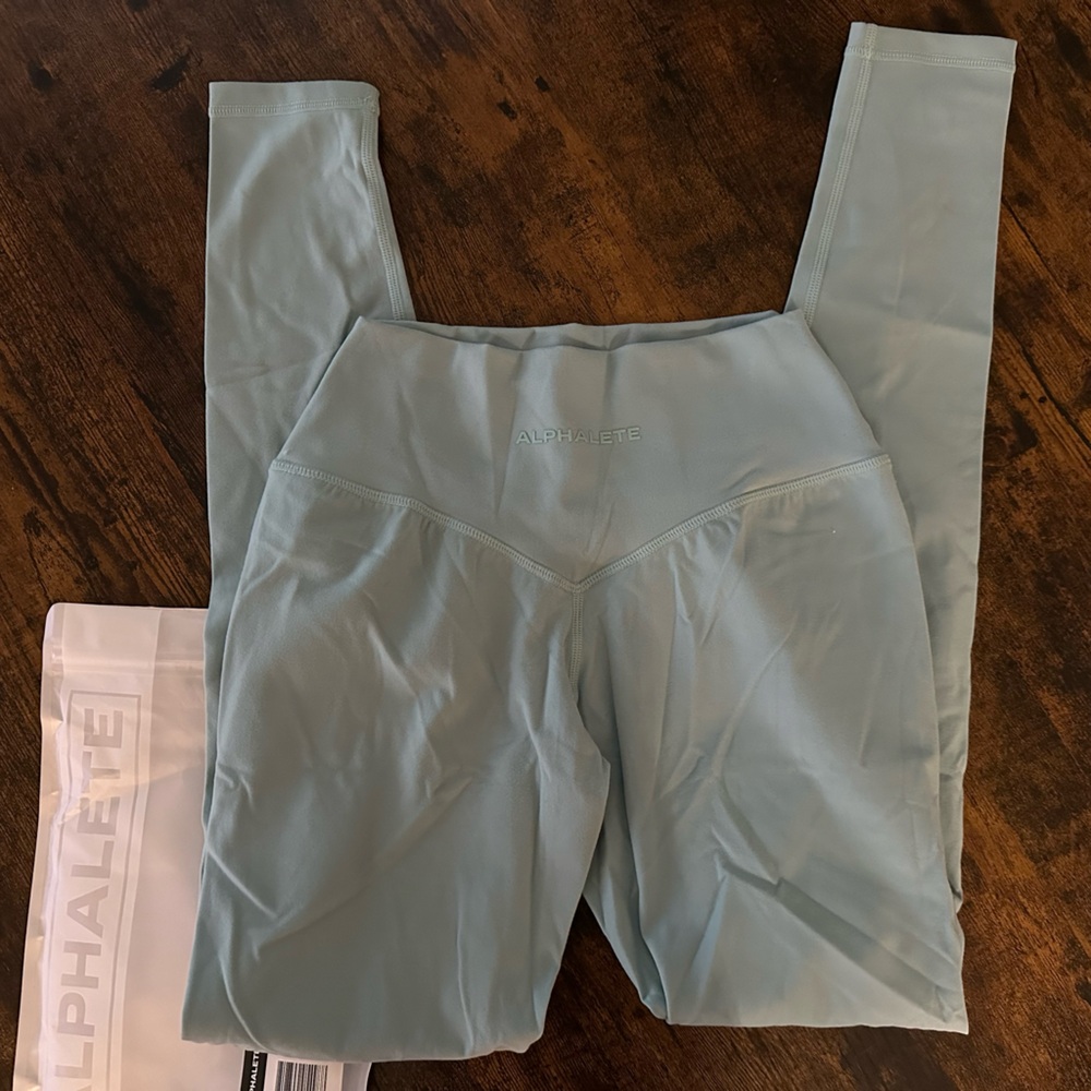 New in Bag - Alphalete Alphalux Wonder Leggings Ivy